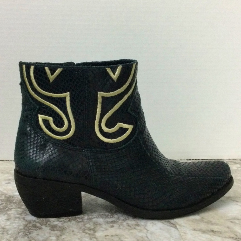 Vince Camuto Embroidered Calina Black Snakeskin Leather Ankle Boots Sz 7M/37